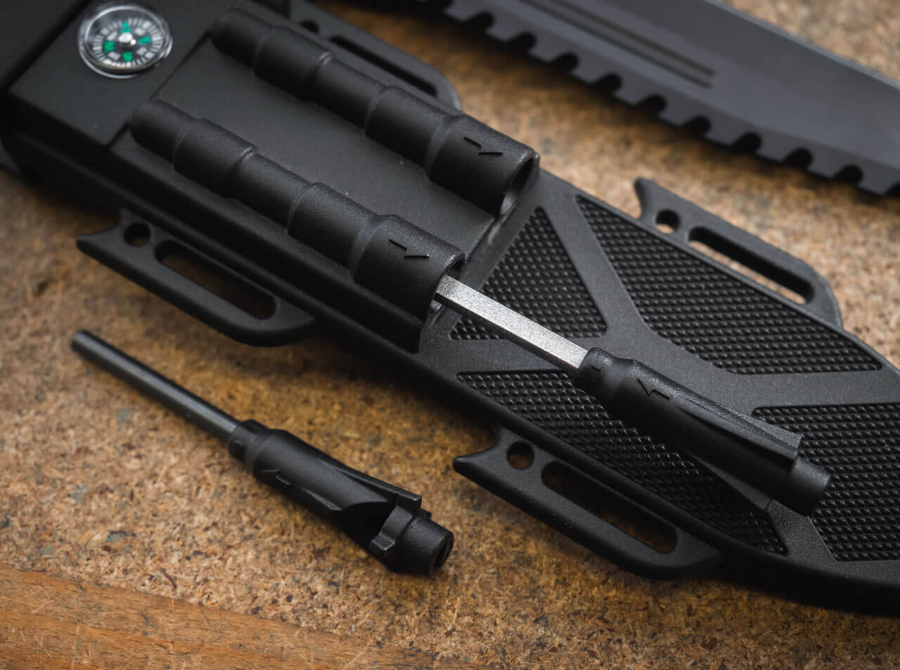 Nůž s pevnou čepelí M-Spec Survival Knife