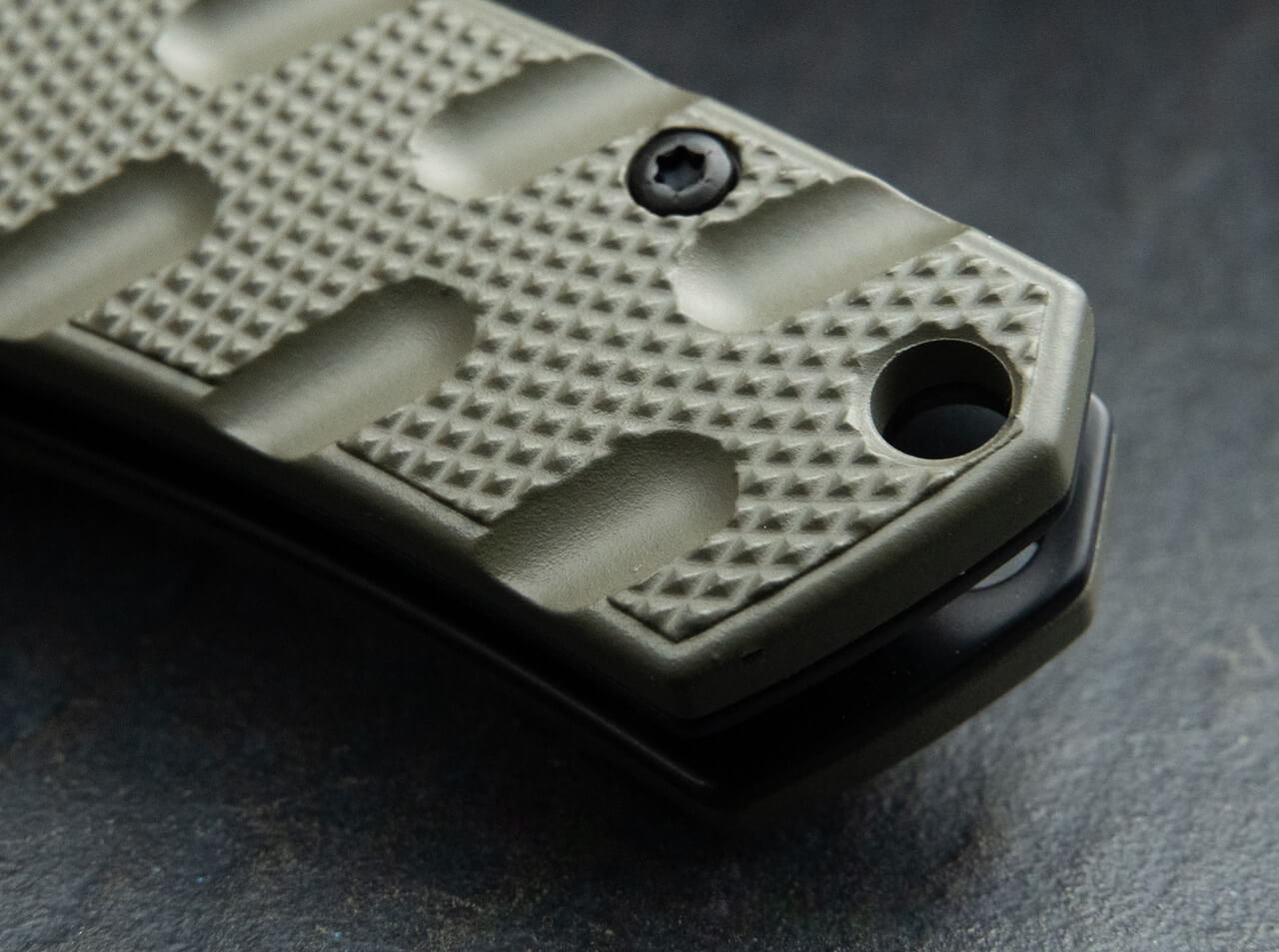 Kapesní nůž Böker BHQ Mini Strike Droppoint OD Green