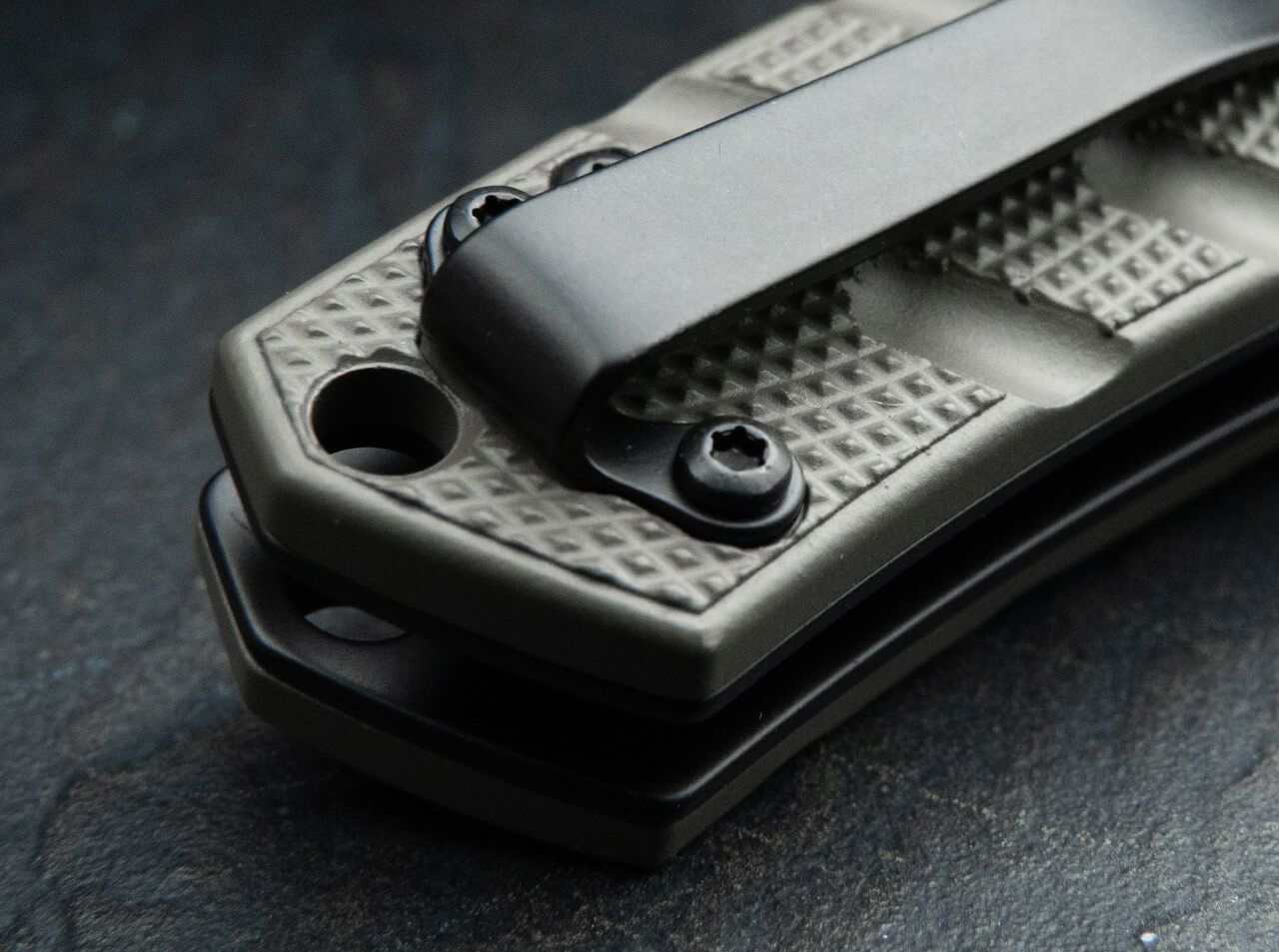 Kapesní nůž Böker BHQ Mini Strike Droppoint OD Green