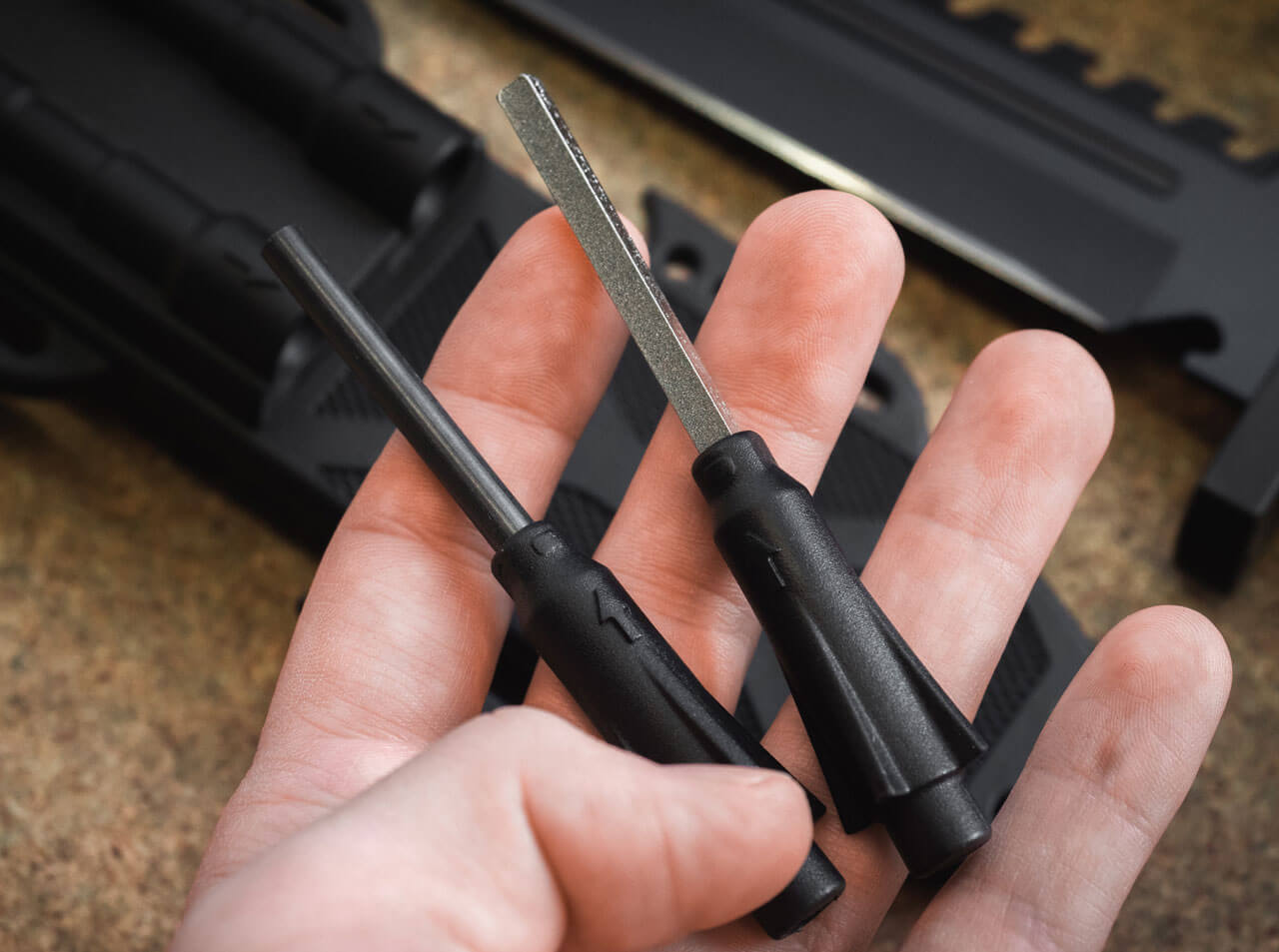 Nůž s pevnou čepelí M-Spec Survival Knife